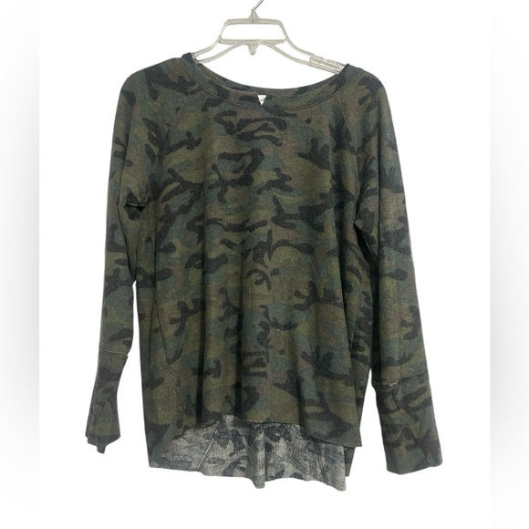 MICHAEL STARS TREASURE Camo Shirt Top Light Weight Sweatshirt Hi Low NWT MP - Picture 1 of 10